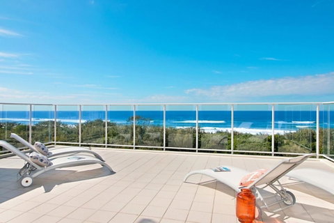 LUXURY BALE PENTHOUSE & JACUZZI SPA 1328 NORTH CULTURE - Darwin Tourism 0