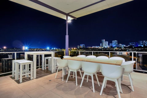 Luxury Darwin City Lights Jacuzzi Central Location Large House New Furnishings - Darwin Tourism 0