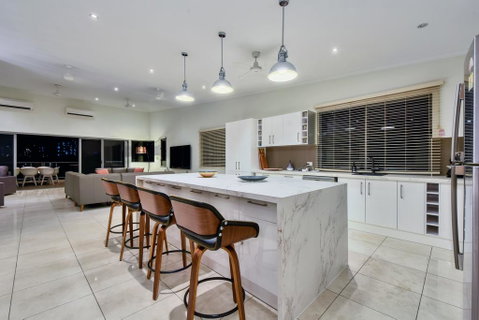 Luxury Darwin City Lights Jacuzzi Central Location Large House New Furnishings - Darwin Tourism 2