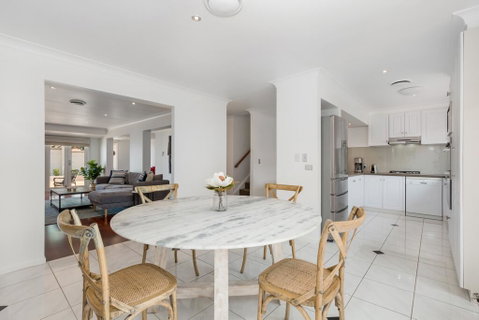 Luxury Family-size Home In Smart Beachside Suburb - Darwin Tourism 1
