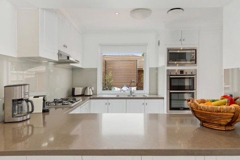 Luxury Family-size Home In Smart Beachside Suburb - Darwin Tourism 2