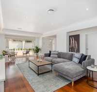 Luxury Family-size Home in Smart Beachside Suburb - Darwin Tourism