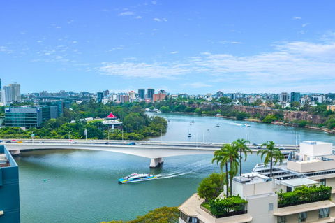 Luxury River City Views With Pool, Gym, Cafe, WiFi, Hospital - Darwin Tourism 0