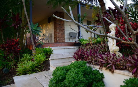 Magnificent Lakeview House - Long Jetty - Darwin Tourism 1
