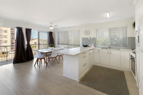 MAINSAIL8- MOOLOOLABA BEACH - Darwin Tourism 2