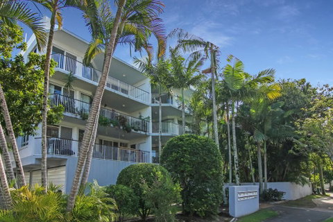 MAINSAIL8- MOOLOOLABA BEACH - Darwin Tourism 3