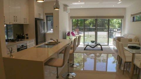 Maison Executive - Darwin Tourism 1