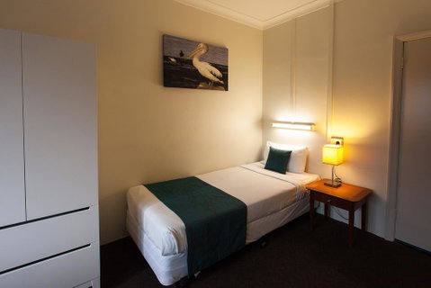 Manly Hotel - Darwin Tourism 0
