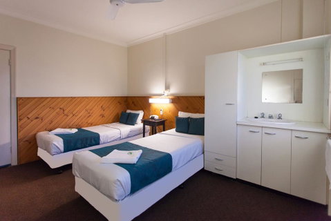 Manly Hotel - Darwin Tourism 1
