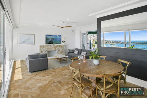 Manly Panorama - Northern Beaches Holiday House - Darwin Tourism 0