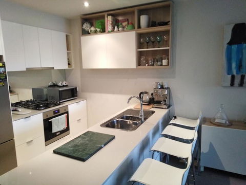 Marina View Apartment On The Maribyrnong River, Melbourne - Darwin Tourism 3