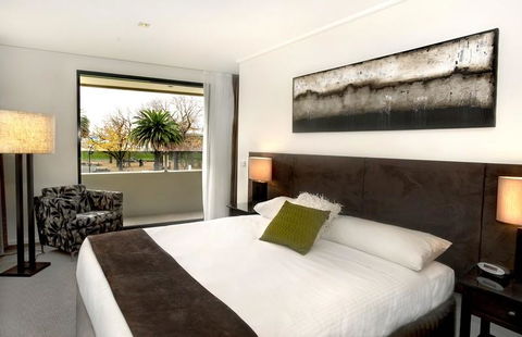 May Park Executive Apartments - Darwin Tourism 3