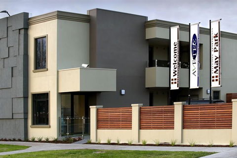 May Park Executive Apartments - Darwin Tourism 2