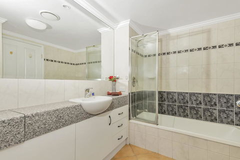 Mediterranean Beachfront Apartments - Darwin Tourism 3