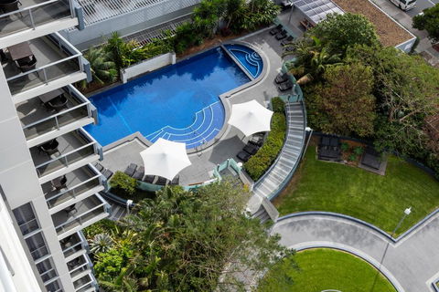 Meriton Suites Broadbeach - Darwin Tourism 0