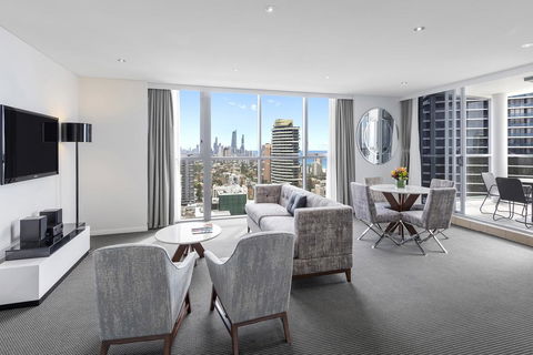 Meriton Suites Broadbeach - Darwin Tourism 1