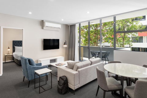 Meriton Suites Waterloo - Darwin Tourism 0