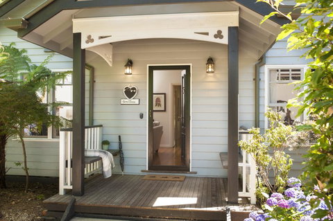 Merrow Cottages - Gatehouse - Darwin Tourism 1