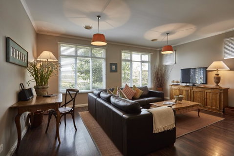 Mews Cottages - Darwin Tourism 2