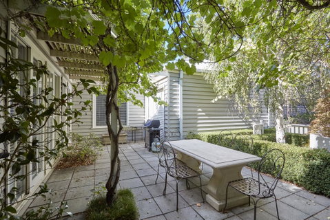 Mews Cottages - Darwin Tourism 1