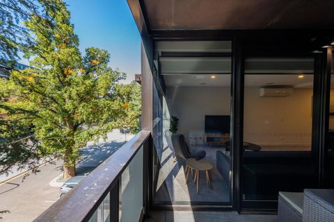 Midnight Apartments Accommodate Canberra - Darwin Tourism 1
