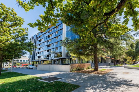 Midnight Apartments Accommodate Canberra - Darwin Tourism 2