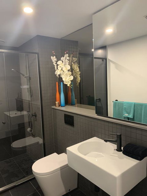 Midnight@Braddon Modern Executive Apt, Pool, Sauna, Secure Parking, Wine - Darwin Tourism 2