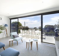 Mills Beach Retreat Luxury Family Retreat with hydrotherapy spa opposite beach walk to village - Darwin Tourism