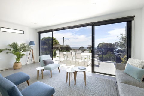 Mills Beach Retreat Luxury Family Retreat With Hydrotherapy Spa, Opposite Beach, Walk To Village - Darwin Tourism 0