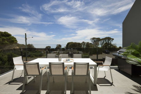 Mills Beach Retreat Luxury Family Retreat With Hydrotherapy Spa, Opposite Beach, Walk To Village - Darwin Tourism 1