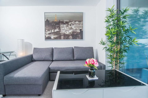 Minimalism Modern Apartment, Waterview, Parking, IGA - Darwin Tourism 2