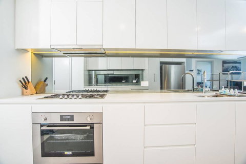 Minimalism Modern Apartment, Waterview, Parking, IGA - Darwin Tourism 3