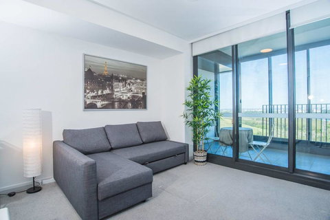 Minimalism Modern Apartment, Waterview, Parking, IGA - Darwin Tourism 1