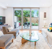 Modern apartment with large courtyard and short walk to Bondi Beach - Darwin Tourism
