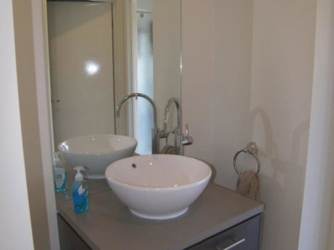 Modern Beachside 5 Bedrooms - Darwin Tourism 3