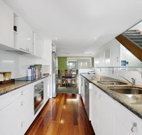 Modern Brisbane City Penthouse - Darwin Tourism