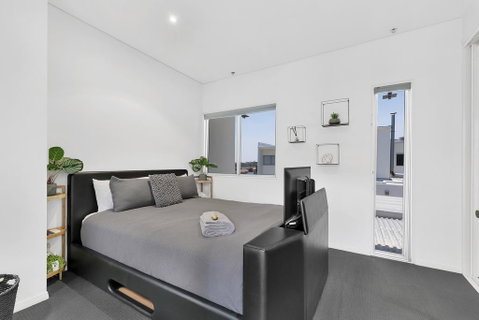 Modern Brisbane City Penthouse - Darwin Tourism 1