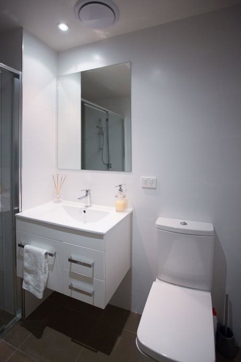 Modern Executive Apartment @ Braddon, 1BR, Wine, Wifi, Secure Parking, Canberra - Darwin Tourism 3