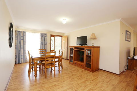 Moonta Bay Accommodation - Darwin Tourism 1