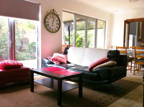 Mt Lawley Garden Apartment - Darwin Tourism 0