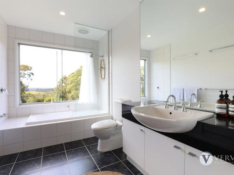 Myers Road Retreat Plus Guest House - Darwin Tourism 1