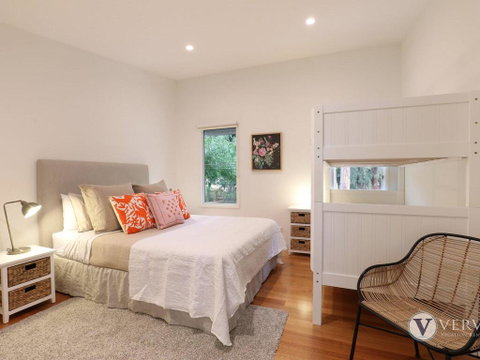 Myers Road Retreat Plus Guest House - Darwin Tourism 2