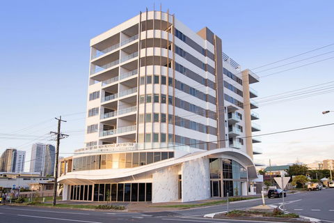 NEO Apartments Mermaid Beach - Darwin Tourism 0