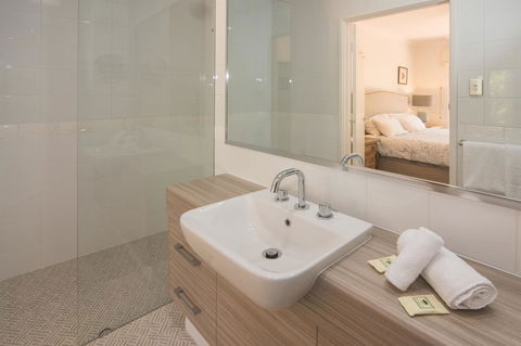 Bayshore Beachside Resort - Darwin Tourism 6