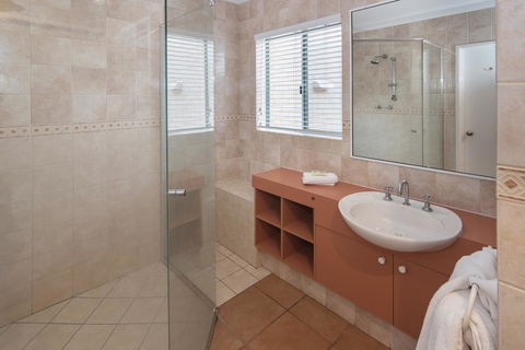 Bayshore Beachside Resort - Darwin Tourism 21