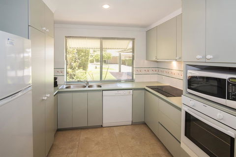 Bayshore Beachside Resort - Darwin Tourism 12