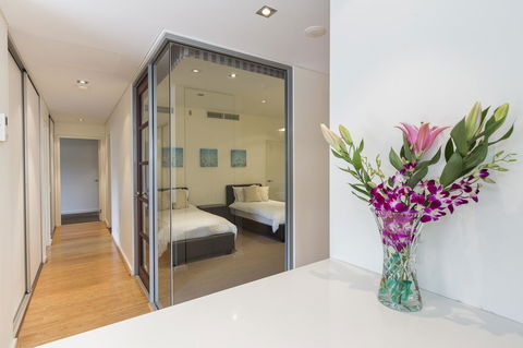 Gallery Serviced Apartments - Darwin Tourism 10