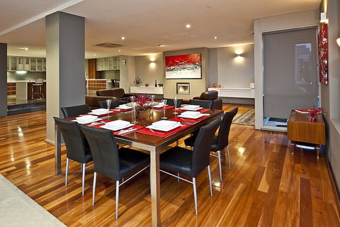 New York On King - Darwin Tourism 31