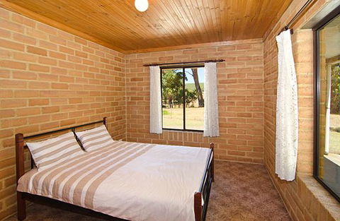 Turner Brook Chalet - Darwin Tourism 9
