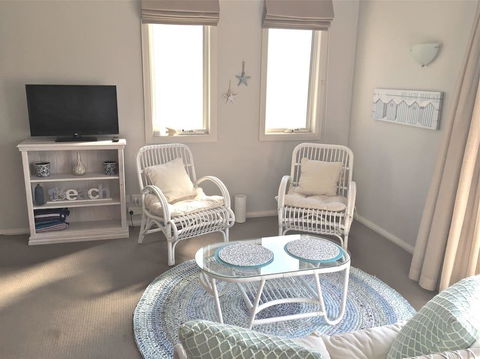 Fremantle Local Beach Studio - Darwin Tourism 6